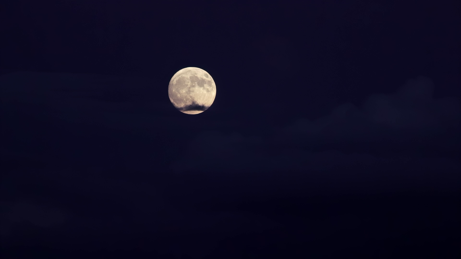 Echoes of the Moon screenshot 1