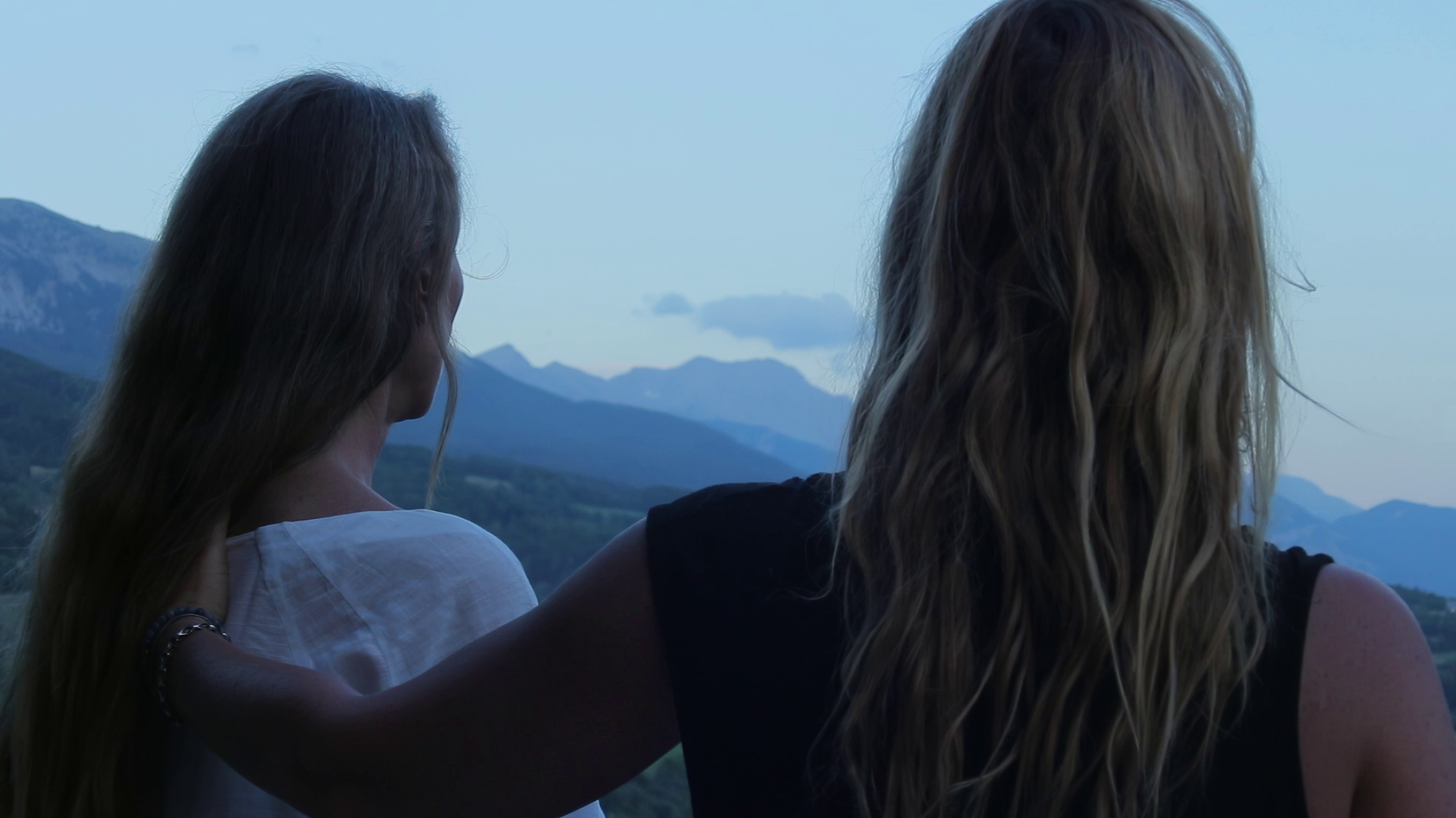 Sisters screenshot 1